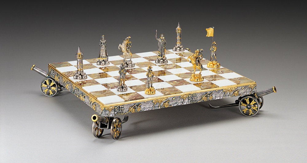 Ensemble "Napoléon Bonaparte Premier Empereur de France" Echiquier et Jeu d'Echecs en Bronze, Onyx et Or 24 Carats