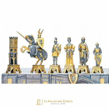 Ensemble "Vénétie Médiévale" Table d'Echiquier carré et Jeu d'Echecs en Bronze, Onyx et Or 24 Carats
