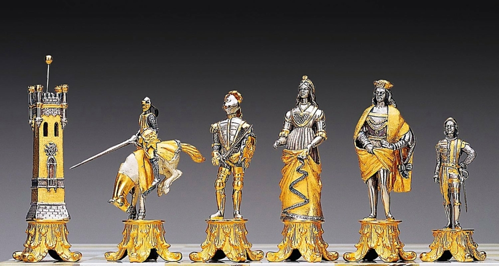 Ensemble "Medicis vs Pazzi" Table d'Echiquier carrée et Jeu d'Echecs en Bronze, Onyx et Or 24 Carats