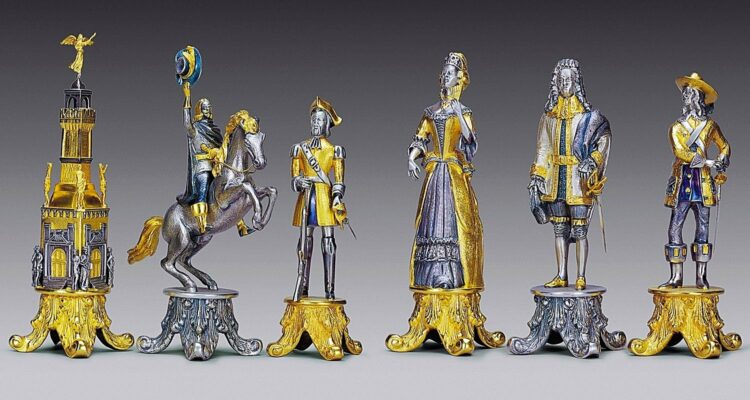 Ensemble XL "Louis XIV le Roi Soleil " Table d'Echiquier rectangulaire et Jeu d'Echecs en Bronze, Onyx et Or 24 Carats