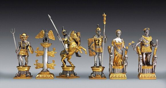 Ensemble "Bataille d'Actium Egyptiens vs Romains" Table d'Echiquier Carrée et Jeu d'Echecs en Bronze, Onyx et Or 24 Carats