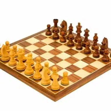 Ensemble "Knight Academy" Echiquier en Bois de Noyer et d'Erable & Jeu d'Echecs en Bois de Rose