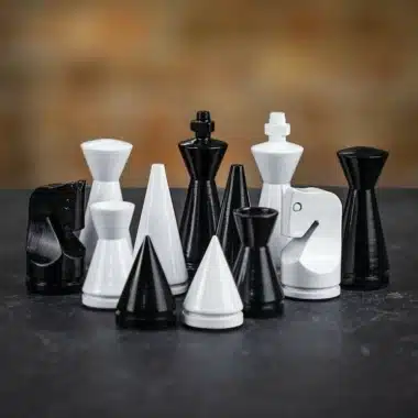 Alternative view of Jeu d'Echecs "Pyramide Moderne" en Bois Laqué Noir et Blanc