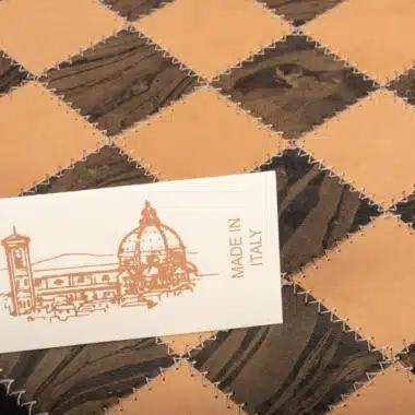 Échiquier en cuir véritable, étiquette fabriqué en Italie sur les cases
