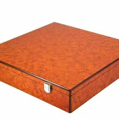 Mallette de rangement en bois loupe fermée, vue d'ensemble avec fermoir