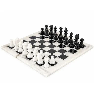 Ensemble complet en marbre blanc et noir, pièces disposées en début de partie