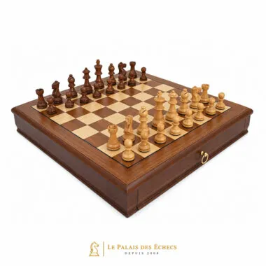 Ensemble Tilleul Small avec échiquier en noyer, pièces Staunton et coffret de rangement