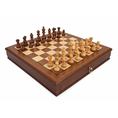 Ensemble Tilleul Small avec échiquier en noyer, pièces Staunton et coffret de rangement