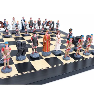 Pièces d'échecs Bataille de Troie en étain, détail du roi, de la reine et du cheval de Troie