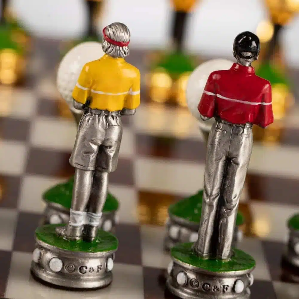 Ensemble Golfeur Echiquier en Bois d'Orme et de Bruyère Laqué & Jeu d'Echecs en Etain – Image 10