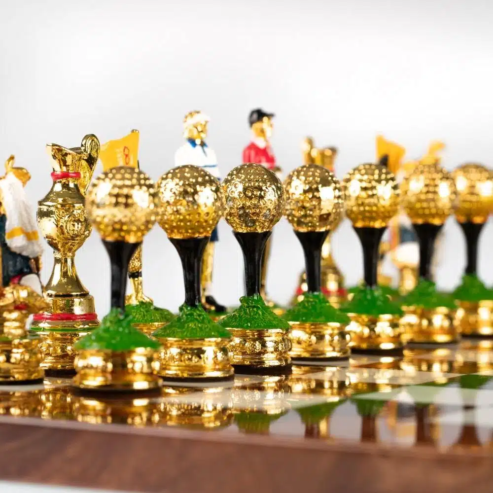 Ensemble Golfeur Echiquier en Bois d'Orme et de Bruyère Laqué & Jeu d'Echecs en Etain – Image 2