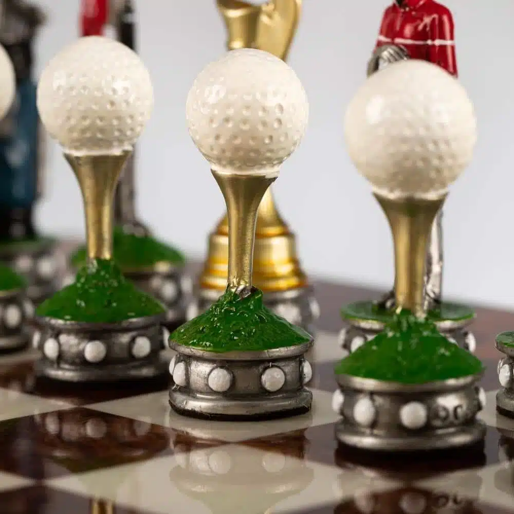 Ensemble Golfeur Echiquier en Bois d'Orme et de Bruyère Laqué & Jeu d'Echecs en Etain – Image 7