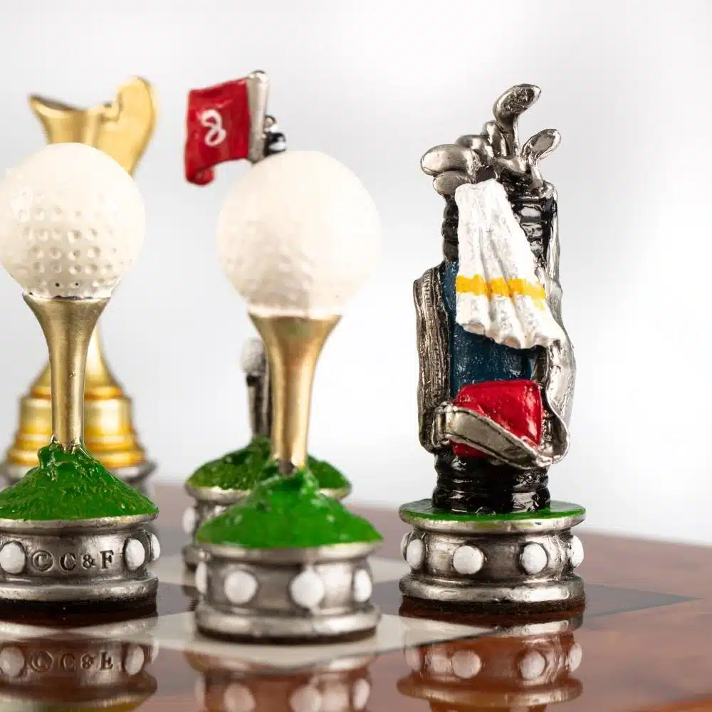 Ensemble Golfeur Echiquier en Bois d'Orme et de Bruyère Laqué & Jeu d'Echecs en Etain – Image 5
