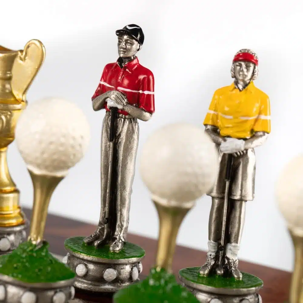 Ensemble Golfeur Echiquier en Bois d'Orme et de Bruyère Laqué & Jeu d'Echecs en Etain – Image 3