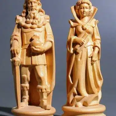 Roi et dame Bergame vus de face, finition cire naturelle côté poli