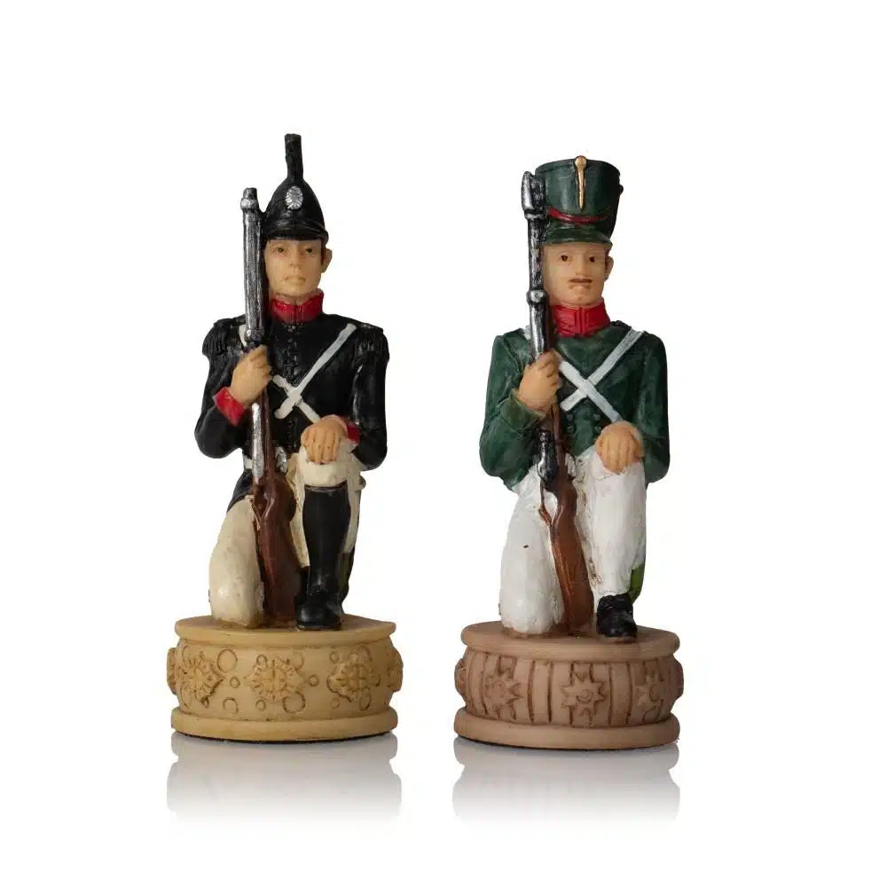 Ensemble Napoléon Campagne de Russie IV Jeu d'Echecs en Résine et Echiquier en Bois Teinté Noir et Ivoire – Image 13