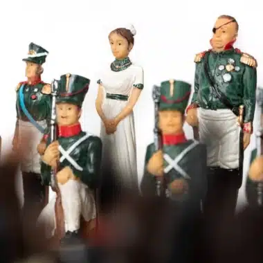 Alternative view of Ensemble Napoléon Campagne de Russie III Jeu d'Echecs en Résine et Echiquier en Bois d'Erable Noir