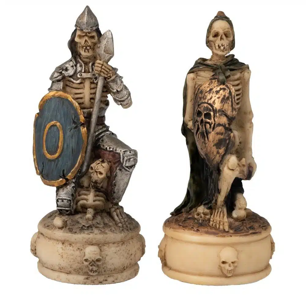 Ensemble Mort-Vivant Echiquier en Similicuir Noir et Jeu d'Echecs en Résine Peint à la Main – Image 12