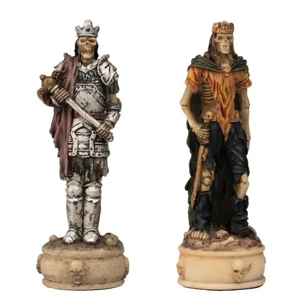 Ensemble Mort-Vivant Echiquier en Similicuir Noir et Jeu d'Echecs en Résine Peint à la Main – Image 17