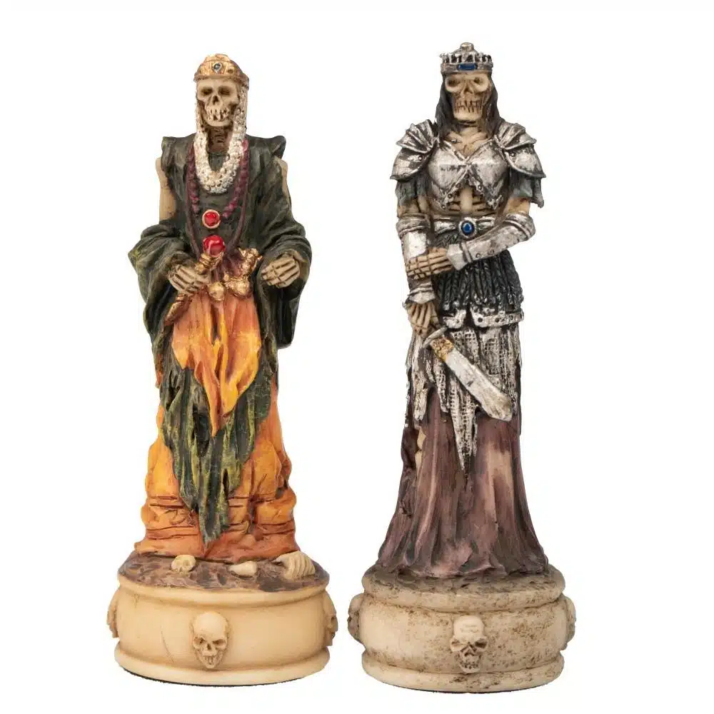 Ensemble Mort-Vivant Echiquier en Similicuir Noir et Jeu d'Echecs en Résine Peint à la Main – Image 15