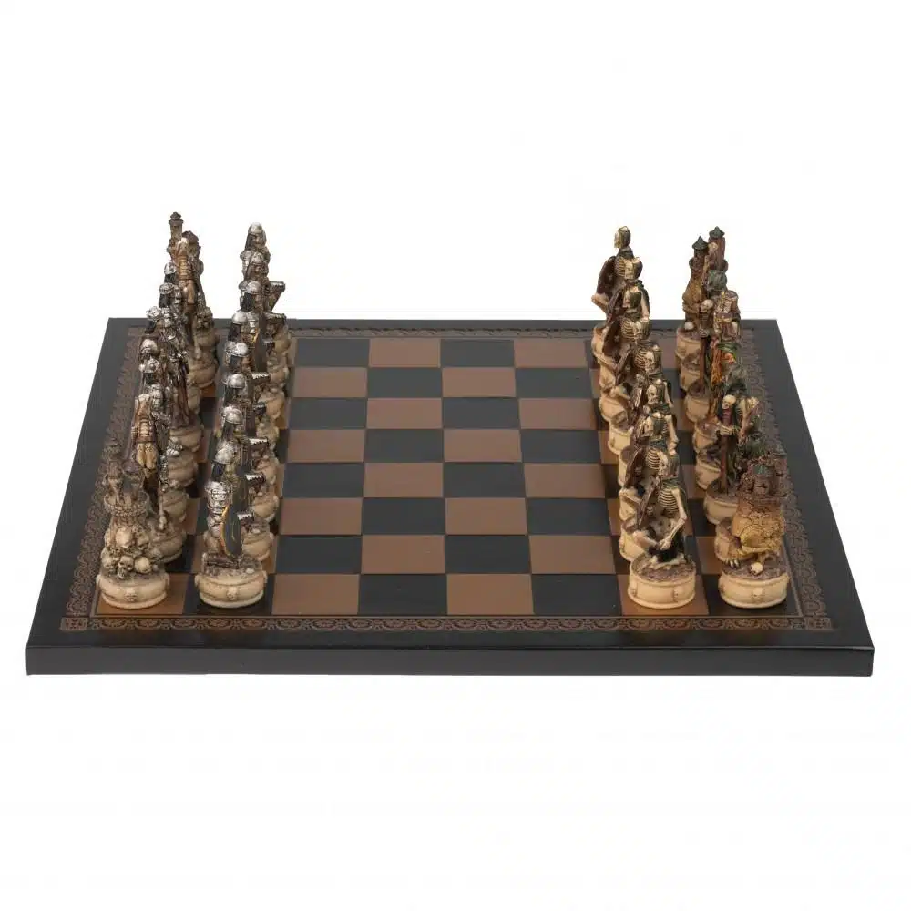 Ensemble Mort-Vivant Echiquier en Similicuir Noir et Jeu d'Echecs en Résine Peint à la Main