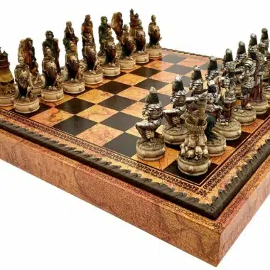 Alternative view of Ensemble Mort-Vivant III Echiquier en Similicuir Ancien Monde Avec Rangement et Jeu d'Echecs en Résine Peint à la Main