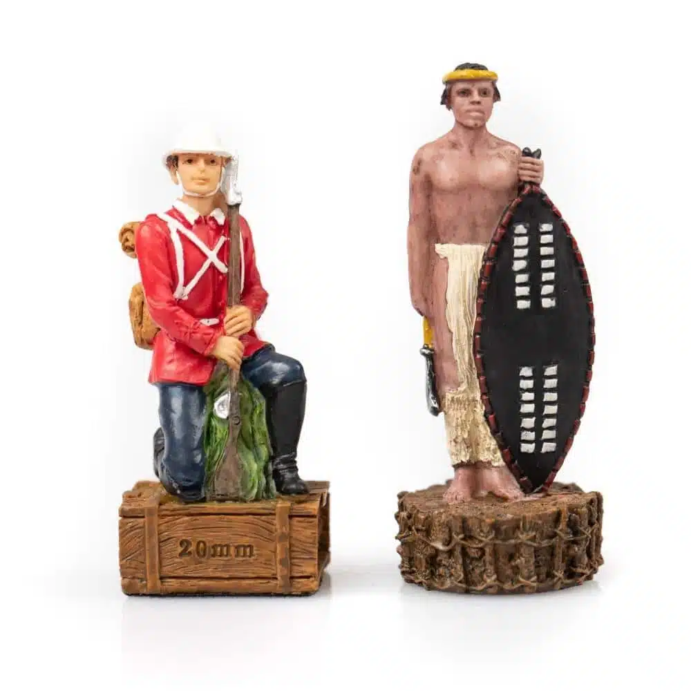 Ensemble Guerre Anglo-Zouloue Echiquier en Similicuir Rouge et Jeu d'Echecs en Résine Peint à la Main – Image 13