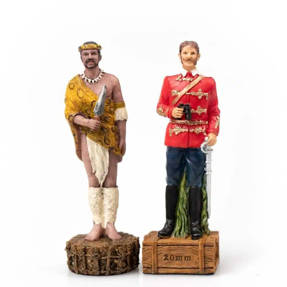 Ensemble Guerre Anglo-Zouloue Echiquier en Similicuir Rouge et Jeu d'Echecs en Résine Peint à la Main – Image 11