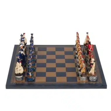 Ensemble Pirates III Echiquier en Similicuir et Jeu d'Echecs en Résine Peint à la Main