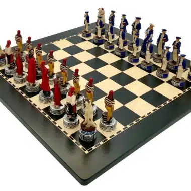Ensemble Pirates II Echiquier en Bois et Jeu d'Echecs en Résine Peint à la Main