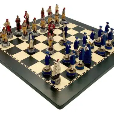 Alternative view of Ensemble Pirates II Echiquier en Bois et Jeu d'Echecs en Résine Peint à la Main