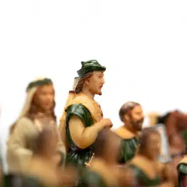 Alternative view of Ensemble Robin des Bois II Echiquier en Bois d'Erable et de Bruyère & Jeu d'Echecs en Résine Peint à la Main