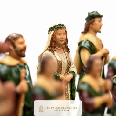 Pièce dame coiffée de lierre parmi les figurines Robin des Bois en résine