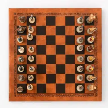 Alternative view of Ensemble Guerre de Troie Echiquier en Similicuir et Jeu d'Echec en Résine Peint à la Main