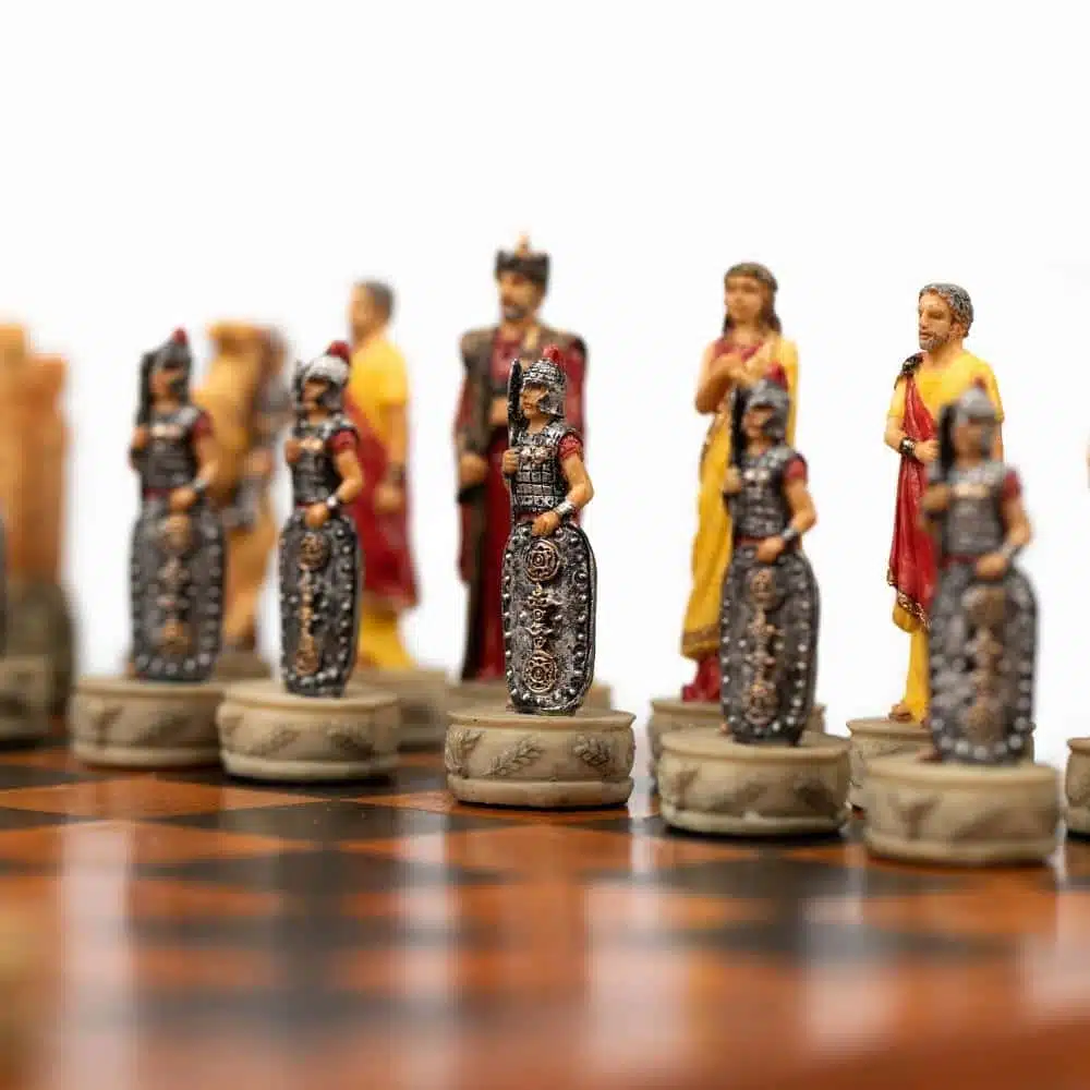 Ensemble Guerre de Troie Echiquier en Similicuir et Jeu d'Echec en Résine Peint à la Main – Image 5