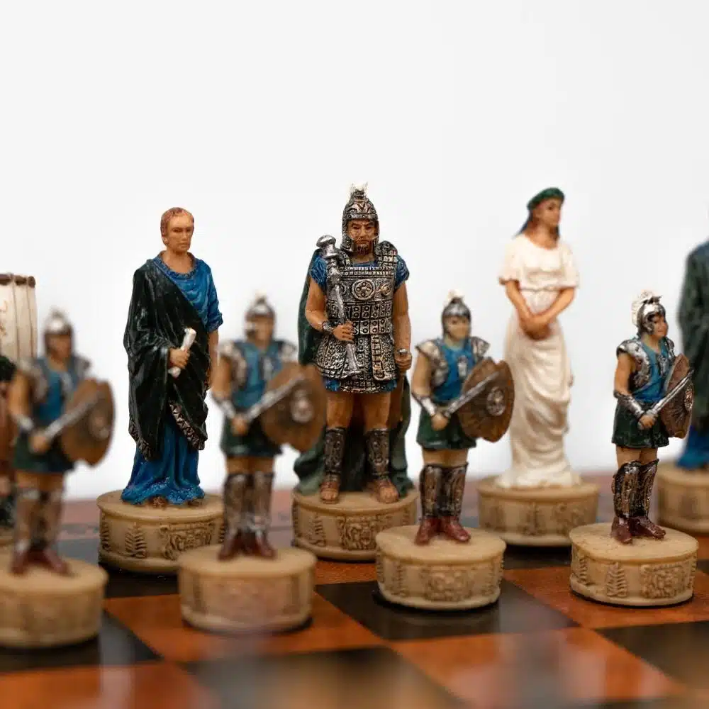 Ensemble Guerre de Troie Echiquier en Similicuir et Jeu d'Echec en Résine Peint à la Main – Image 6