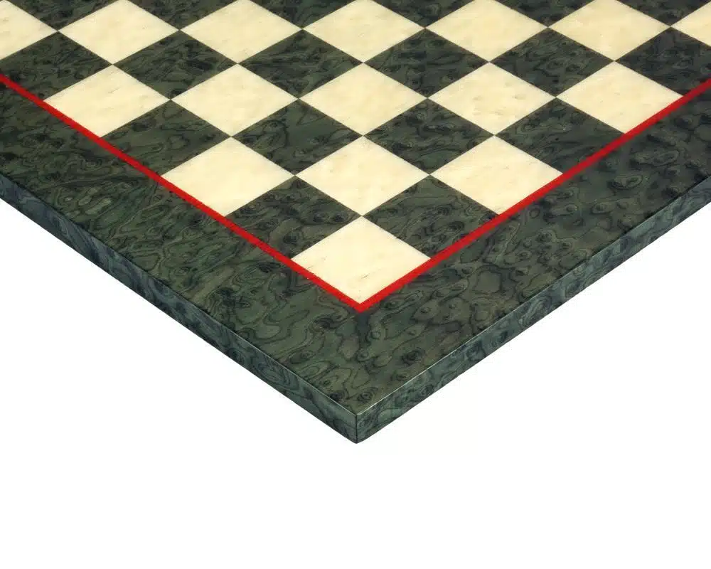 Ensemble Napoléon III Haut de Gamme Echiquier en Bois d'Erable Vert Marbré Brillant et Jeu d'Echecs en Métal Peint à la Main – Image 4