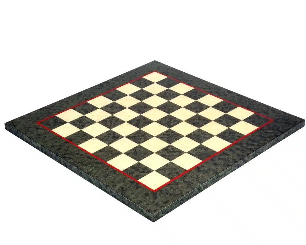 Ensemble Napoléon III Haut de Gamme Echiquier en Bois d'Erable Vert Marbré Brillant et Jeu d'Echecs en Métal Peint à la Main – Image 6