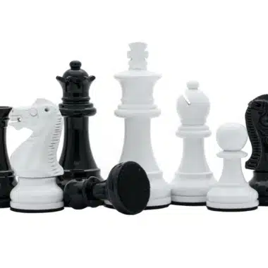 Alternative view of Jeu d'Echecs "Staunton Classique" en Bois Laqué Noir et Blanc