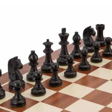 Ensemble Grand Championship II Echiquier en Bois d'Acajou et d'Erable, Jeu d'Echecs en Bois de Buis et Buis Ebonisé &  Coffret de Rangement en Bois de Bouleau – Image 3