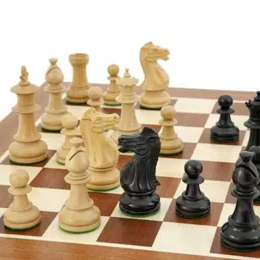 Ensemble Fleur Royale Echiquier en Bois d'Acajou et Erable, Jeu d'Echecs en Bois de Buis Ebonisé – Image 3