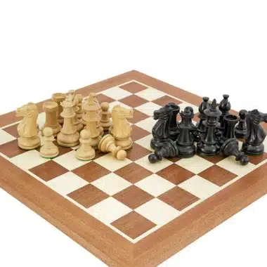 Ensemble Fleur Royale Echiquier en Bois d'Acajou et Erable, Jeu d'Echecs en Bois de Buis Ebonisé – Image 4