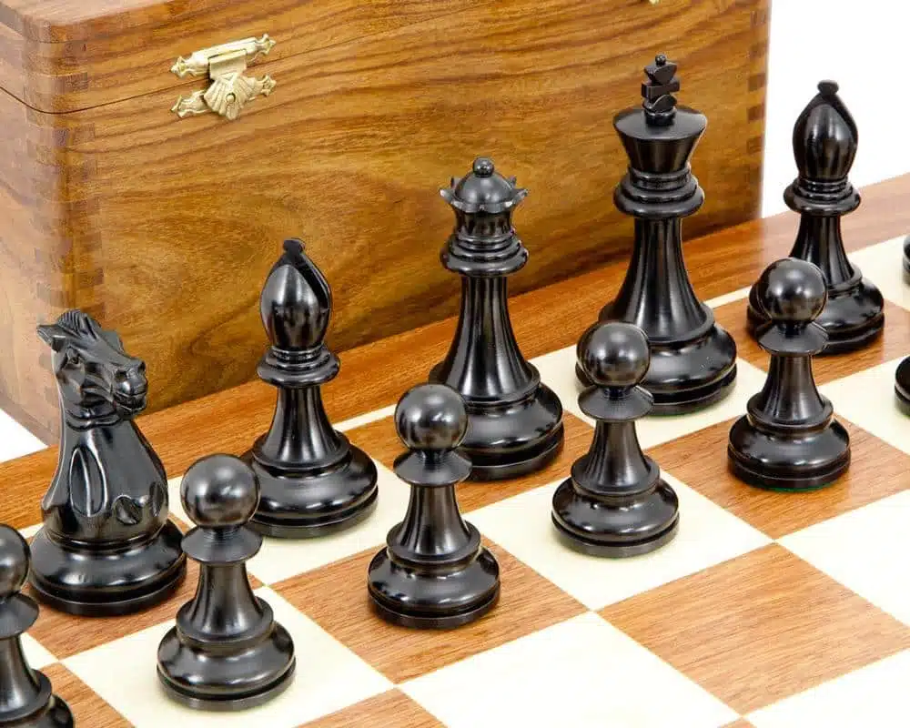 Ensemble Competition Echiquier en Bois d'Erable et d'Acajou, Jeu d'Echecs en Bois & Coffret de Rangement en Bois de Rose Doré – Image 3