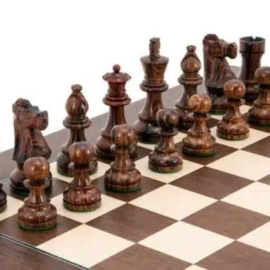 Ensemble French Knight III Echiquier en Bois de Rose et d'Erable & Pièces d'Echecs en Bois de Rose – Image 3