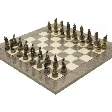 Ensemble Dark Fantasy Echiquier en Bois de Frêne Gris et Jeu d'Echecs en Résine