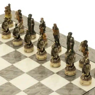 Alternative view of Ensemble Dark Fantasy Echiquier en Bois de Frêne Gris et Jeu d'Echecs en Résine