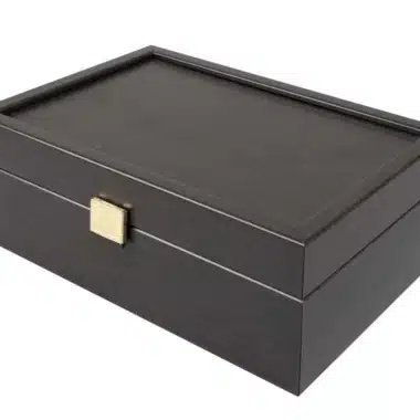 Coffret de rangement en wengé fermé, fermoir doré, vue de dessus