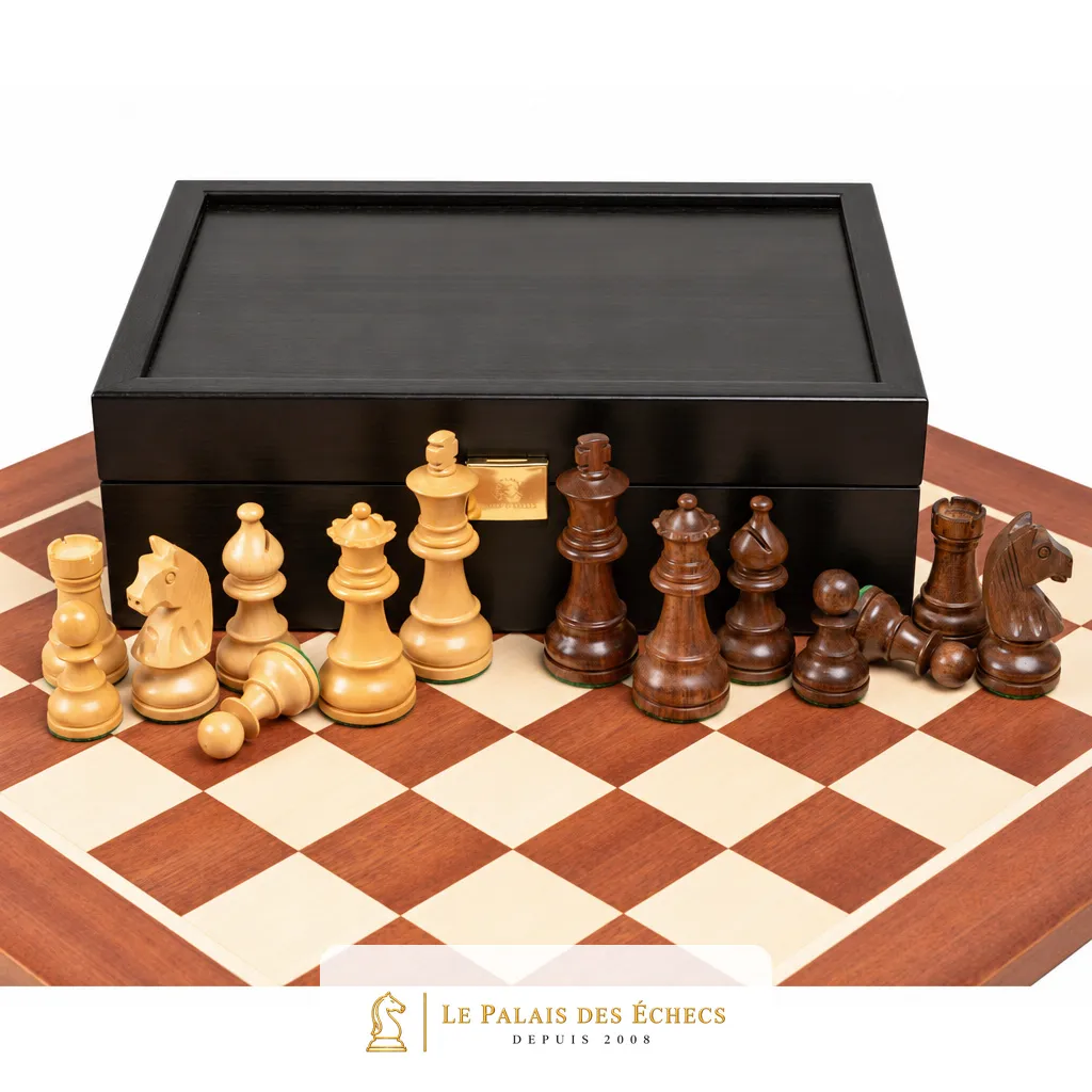 Coffret de rangement wenge ouvert avec pièces d'échecs disposées sur l'échiquier