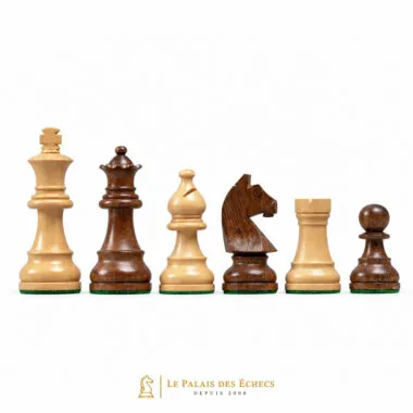 Rangée complète des pièces d'échecs acacia et buis du roi au pion