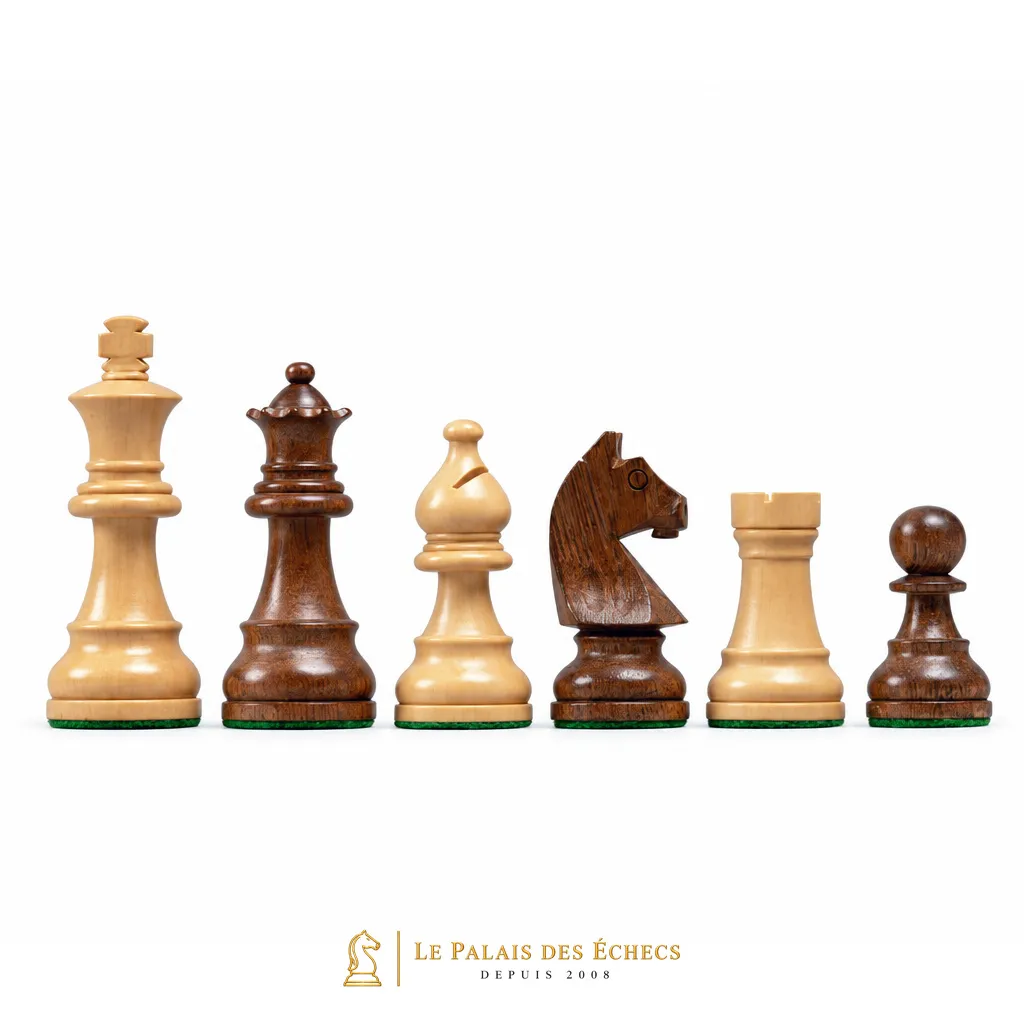 Rangée complète des pièces d'échecs acacia et buis du roi au pion